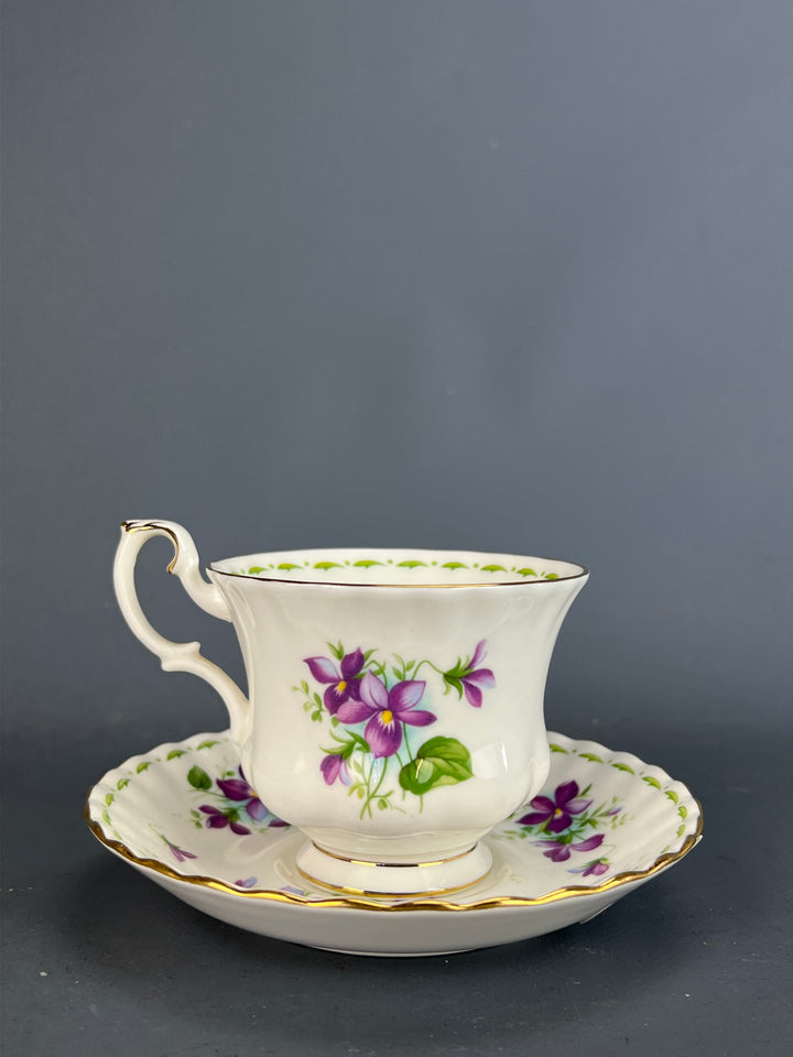 Tazza da tè Royal Albert "February"